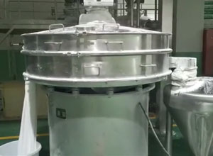 木薯粉分篩分現場,要求100目以細占75%